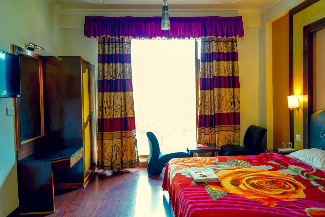 Hotel Akash Regency Манали Экстерьер фото