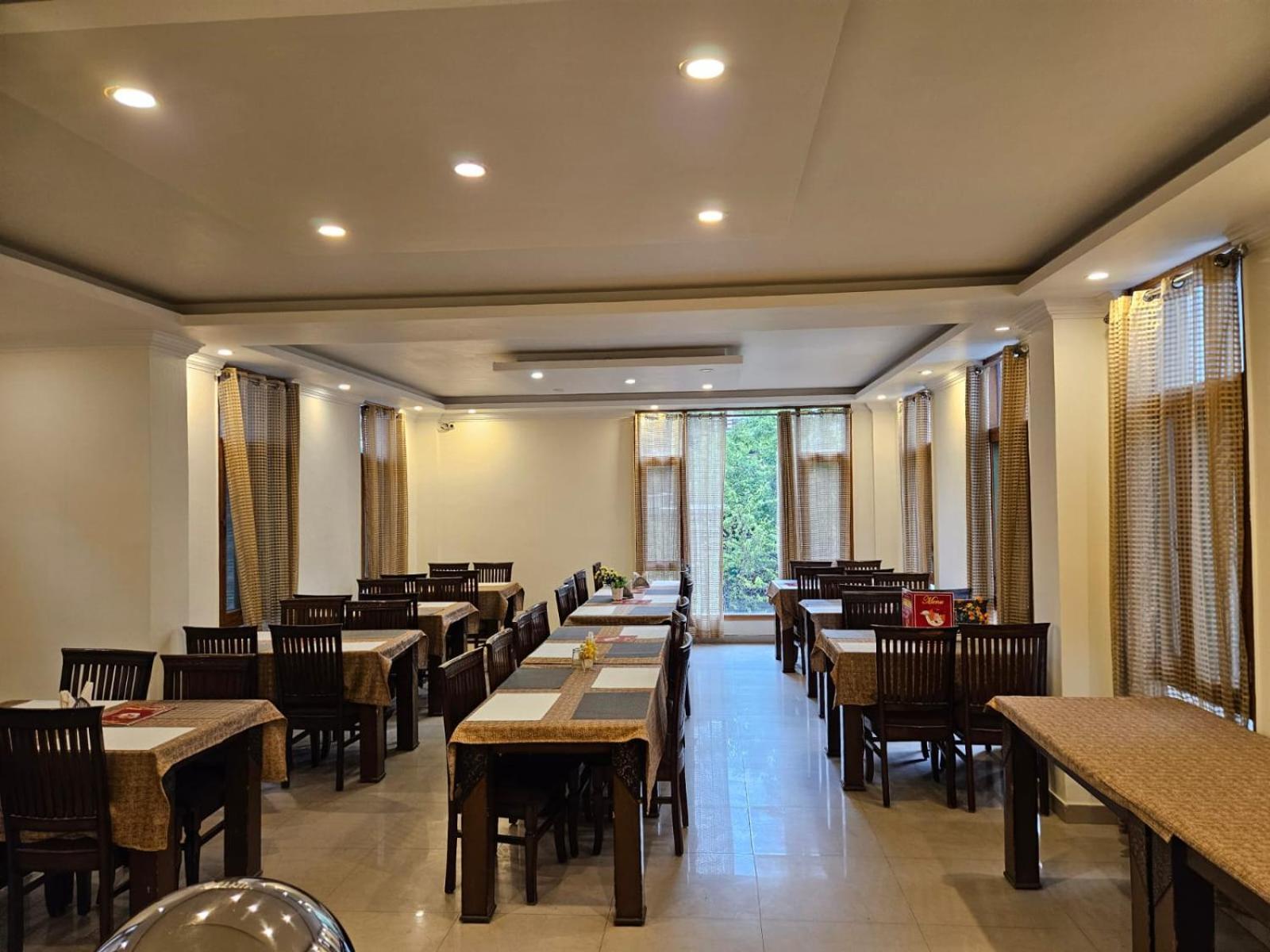 Hotel Akash Regency Манали Экстерьер фото