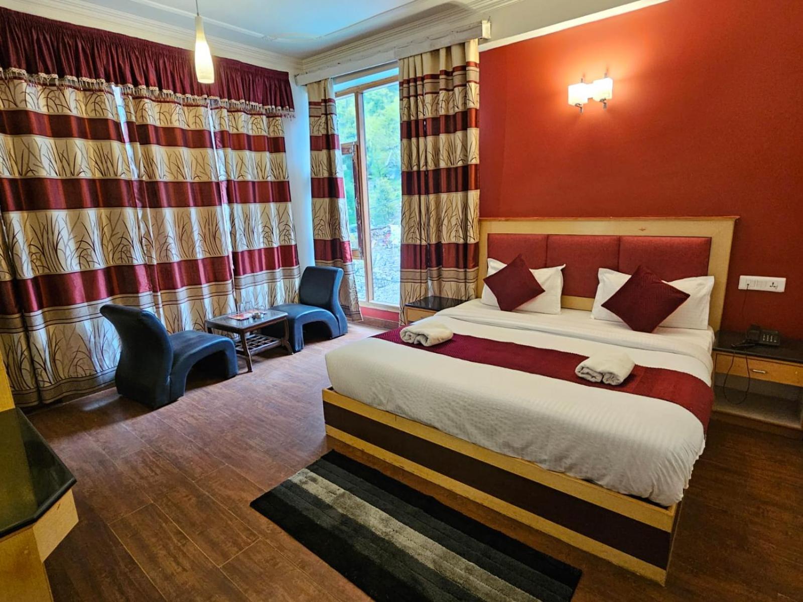 Hotel Akash Regency Манали Экстерьер фото