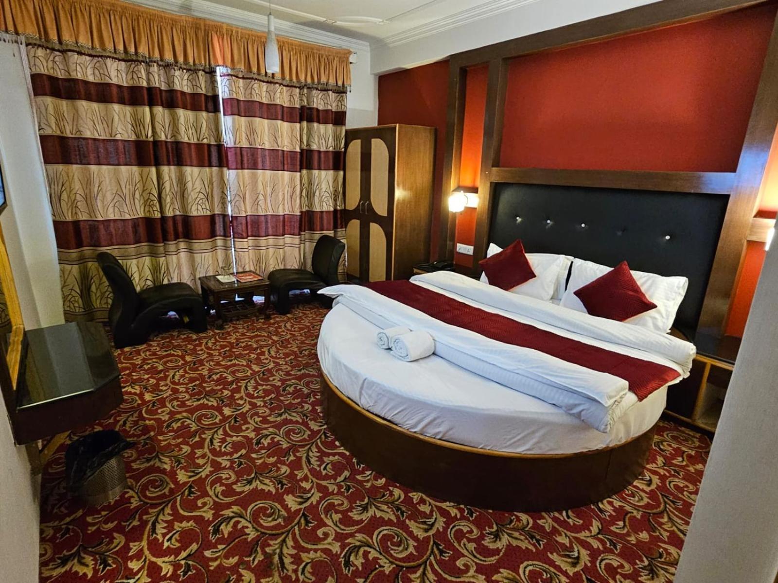 Hotel Akash Regency Манали Экстерьер фото